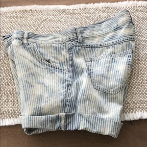 Victoria’s Secret Distressed Cuff Shorts Size 6